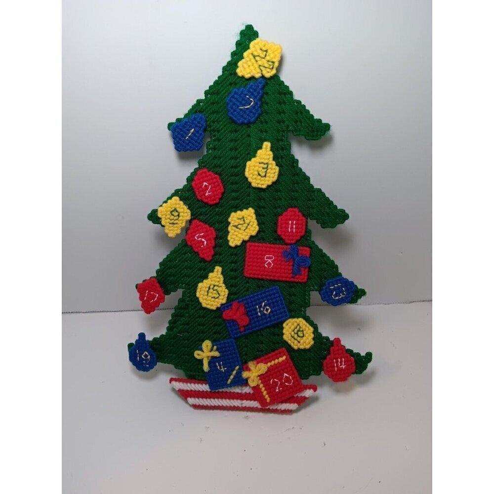 Vtg Handmade Crochet Christmas Tree With Ornaments And Presents Advent Calendar